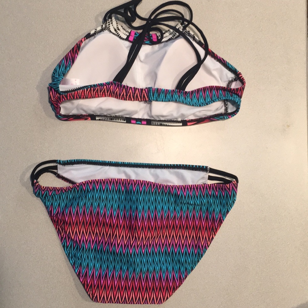 Colorful bikini - Picture 4 of 7